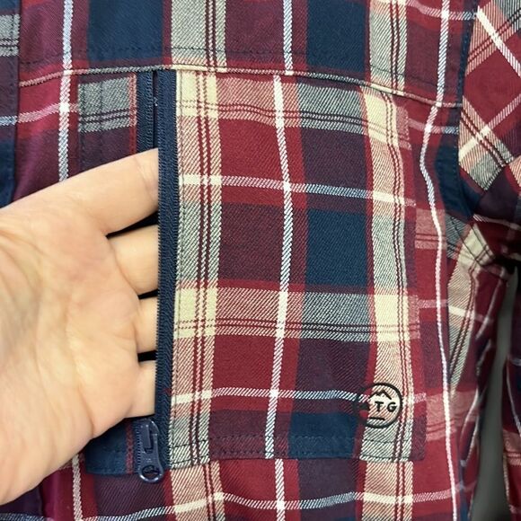 Wrangler ATG Men’s Mix Material Long Sleeve Plaid Button Down Shirt- Medium - Picture 9 of 16